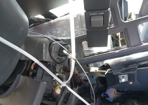 1999 Chevrolet C2500 z USA, uszkodzony, nr VIN 1GCGC24R8XR707587